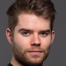 Ethan Taylor 飾演 Corn