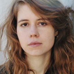 Luise Aschenbrenner 飾演 Tile