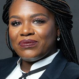 珂莉·布希 飾演 Self