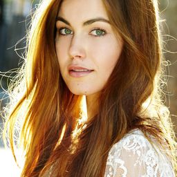 Charlotte Best 飾演 Emma Lee Herring