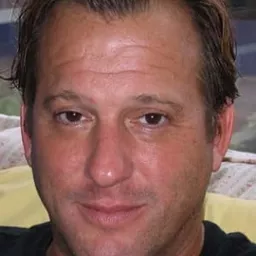 Steve Bilich 飾演 Patrol Man Pete