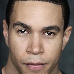 約翰·麥克米蘭 飾演 Lewis