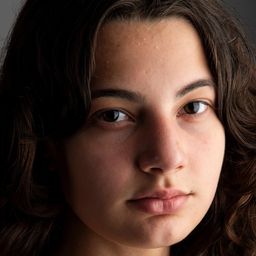 Nicole Sorace 飾演 Carlita