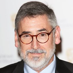 約翰·蘭迪斯 飾演 