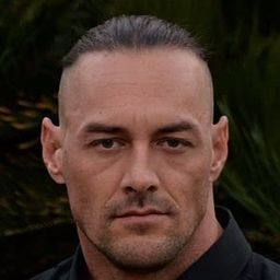 Aaron W Reed 飾演 Dude