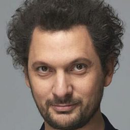 Éric Antoine 飾演 Sloban