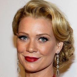 蘿莉·荷登 飾演 Pauline (voice)