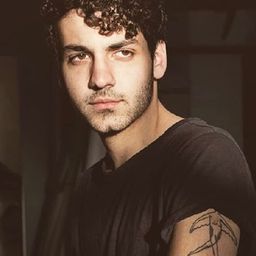 Ehren Kassam 飾演 Tommy Carlson