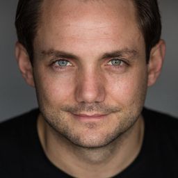 Frankie Fitzgerald 飾演 Dan Randall