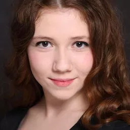 Ece Yüksel 飾演 Nurhan