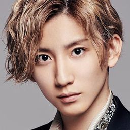 京本 大我 飾演 Bon