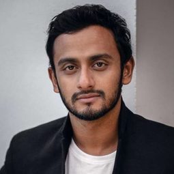 Arka Das 飾演 Neville