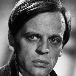 Klaus Kinski - Churchill's Leopards演員 飾演Captain Holtz