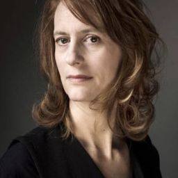 希薇亞·貝爾吉 飾演 la Marquise