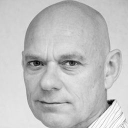 Sigve Bøe 飾演 Liten mann