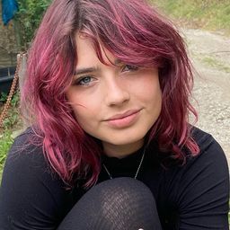 Sophie Bouquet - 真情香吻演員 飾演Intern