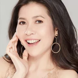 Puttachat Pongsuchat 飾演 Tui