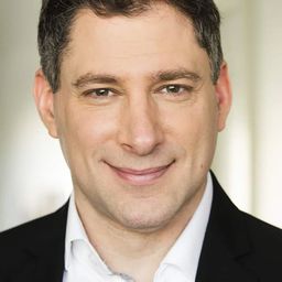 喬納森·利寶 飾演 Starlian (voice)