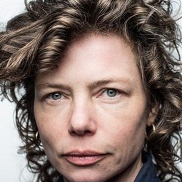 Suzan Boogaerdt 飾演 Sam's Mother