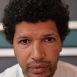 Rachid Djaïdani 飾演 Hassan - Ahmed (père)