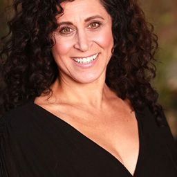 Rosine 'Ace' Hatem - 死亡直播演員 飾演Wounded Woman