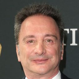 Louis D'Esposito 飾演 Self - Executive Producer