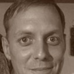 Axel Schrick 飾演 Hendrik