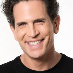 Diego Ramos 飾演 Grosso (voice)