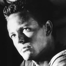 Christopher Murphy 飾演 Evac. Team Officer