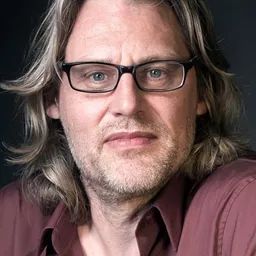 安德魯·多明尼克 飾演 Self