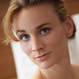 Doro Müggler 飾演 Evelyn Lüthi