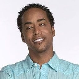 Miguel A. Núñez, Jr. - A Christmas Wedding演員 飾演Deistl Douglas