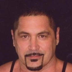 Dario Delacio 飾演 Sphinx