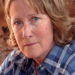 Cinda Adams - 樂來越愛你演員 飾演Casting Director (First Audition)