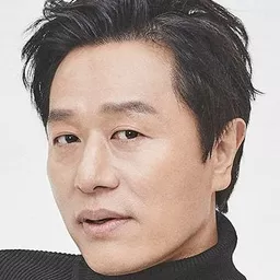 金民尚 飾演 Film Director