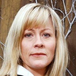 Nina Gunke 飾演 Sickan