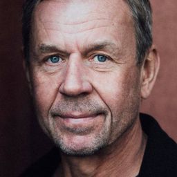 Jörg Pose 飾演 Anwalt Wagner