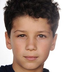 Nico Christou - 踏浪奔流演員 飾演Oliver