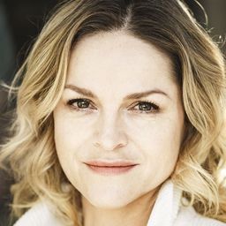 Crystal Shepherd-Cross 飾演 Steph