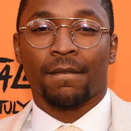 Malcolm M. Mays 飾演 Cameron