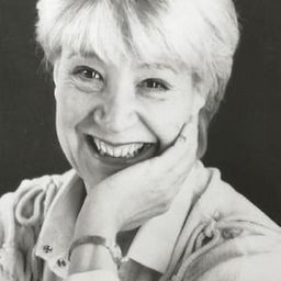 Toni Palmer 飾演 Caretaker