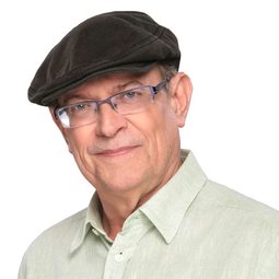 傑米·法比加斯 - Everyone Knows Every Juan演員 飾演Father Johnny