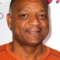 奈吉爾·吉布斯 - Bartender演員 飾演Pipes