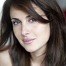 Isabelle Adriani 飾演 Isabelle