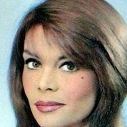 Françoise Brion 飾演 Mamika