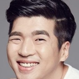 Kim Young-sam - 賺錢浪漫史演員 飾演Resident