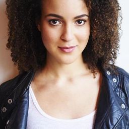 Leah Doz - 生命盡頭的美好時光演員 飾演Nurse