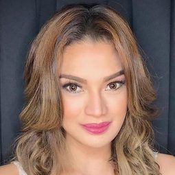 Jenny Miller - Four Sisters Before the Wedding演員 飾演Prof. Rosa