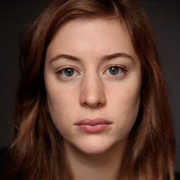 Sigrid Bouaziz 飾演 Violette