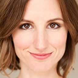 Kit Pongetti 飾演 Kim White